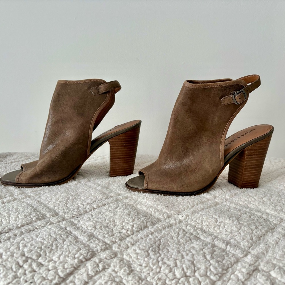 Lucky Brand Lisza Leather Peep Toe Heels Sz 9.5